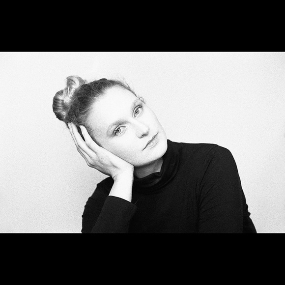 Meet your Posher, Natalie - Picture 1 of 3